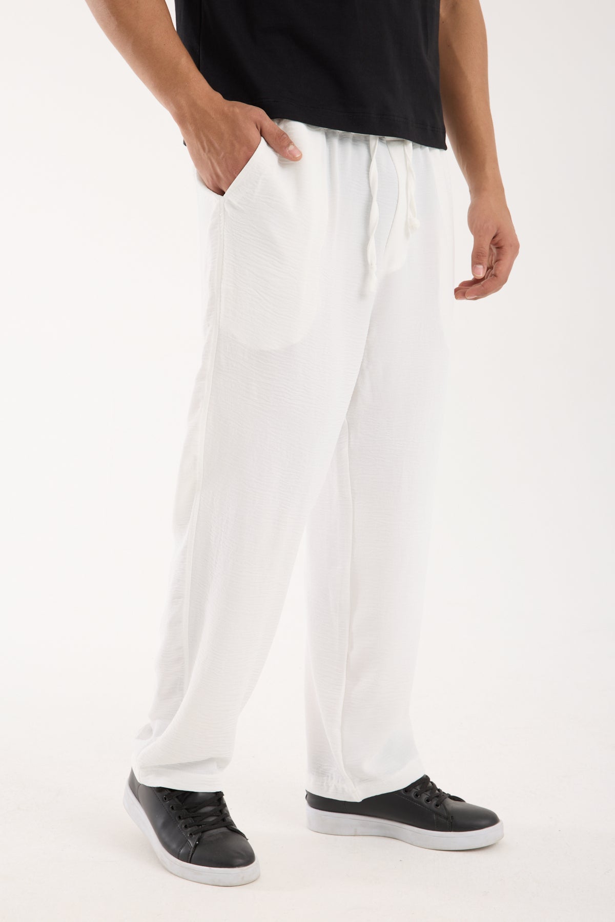 color:white