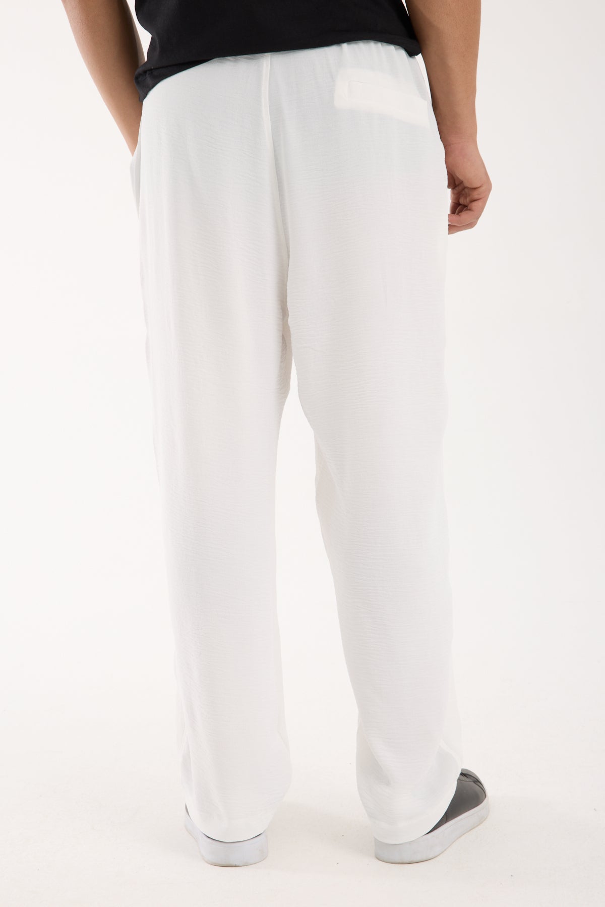 color:white