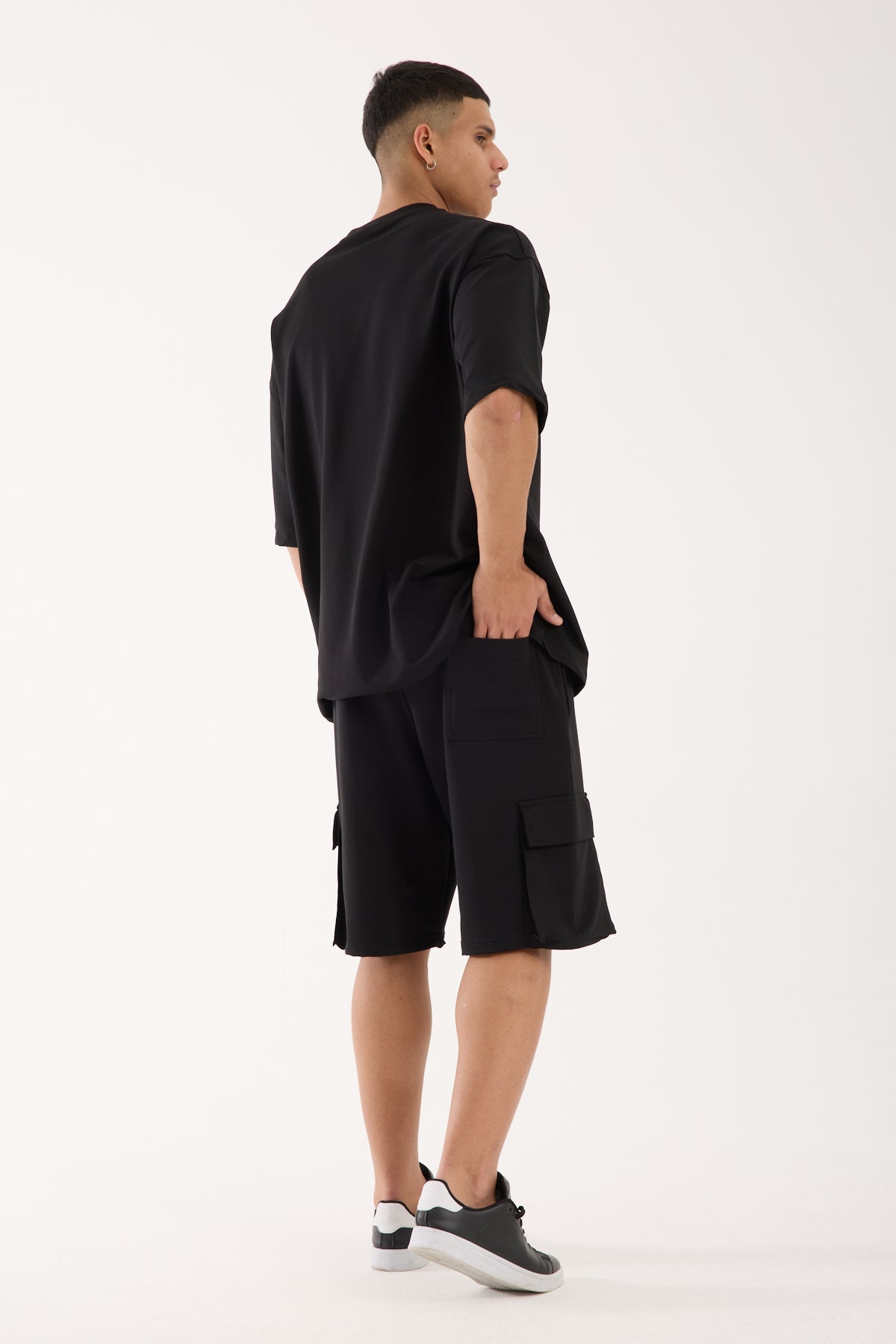 color:black