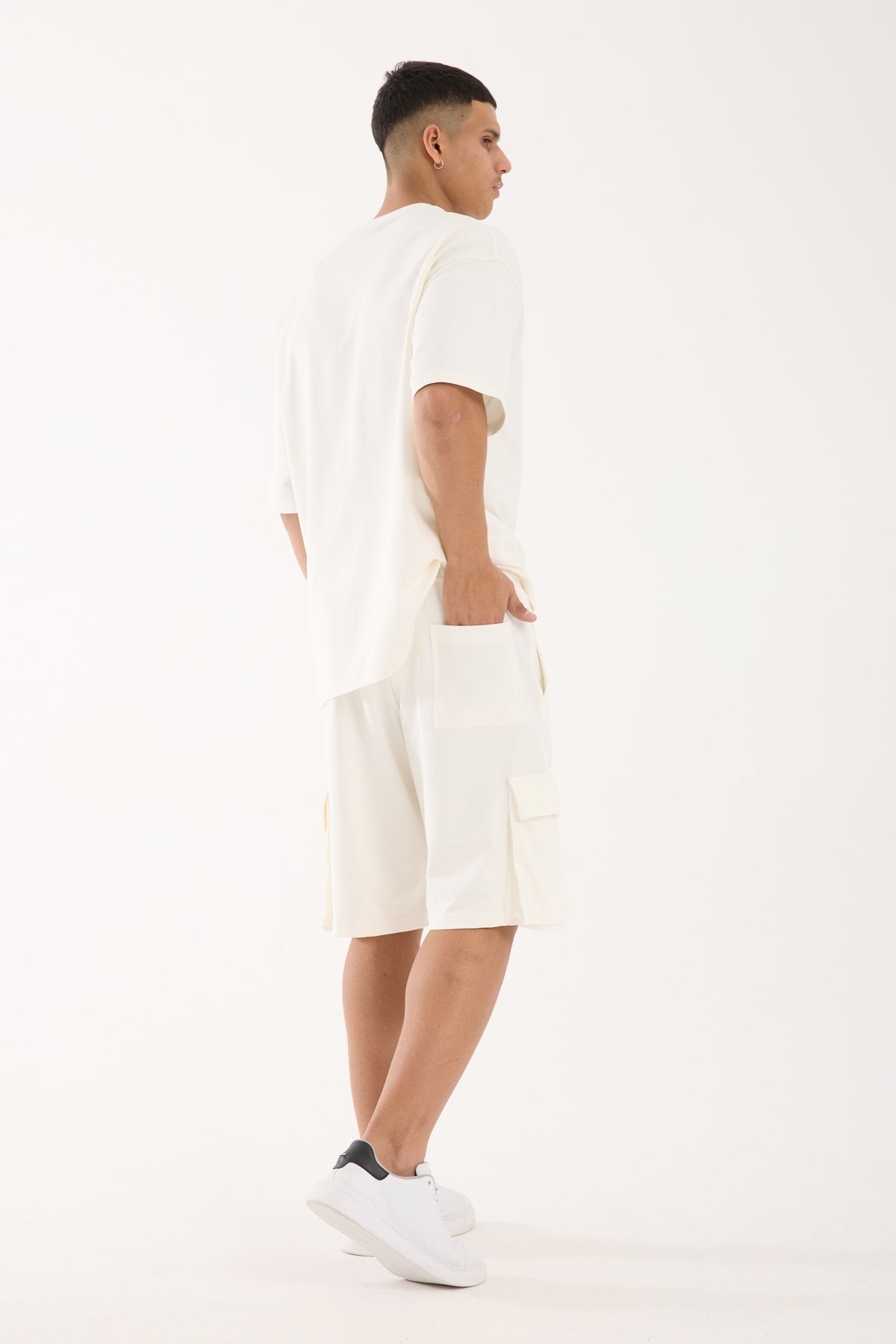 color:white