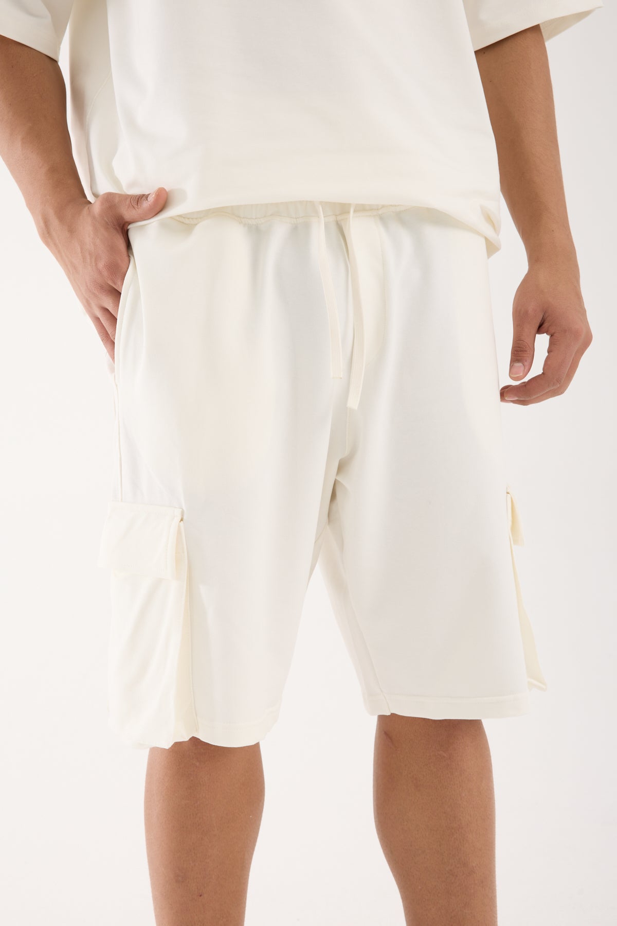 color:white