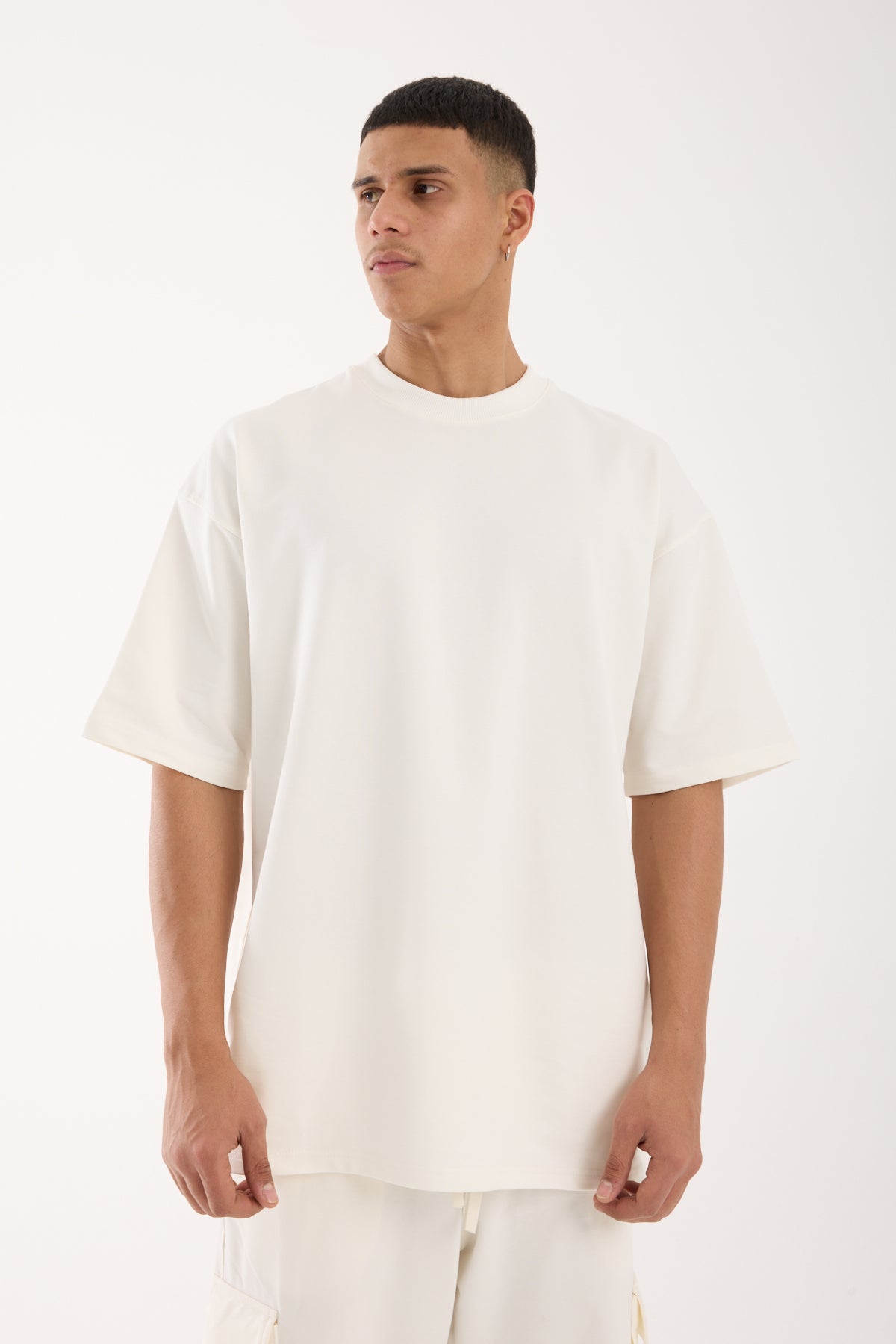 color:white
