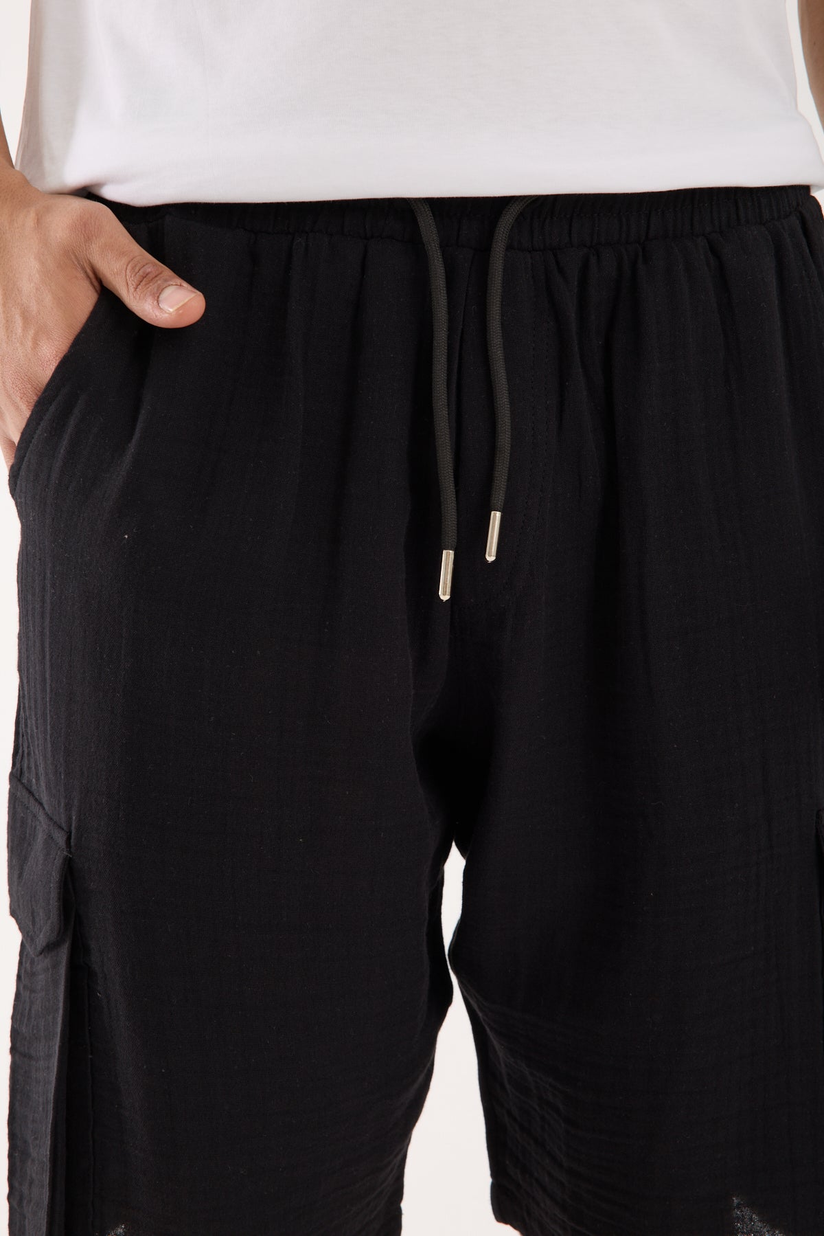 color:black