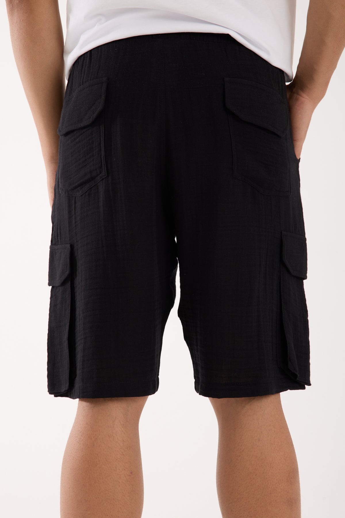 color:black