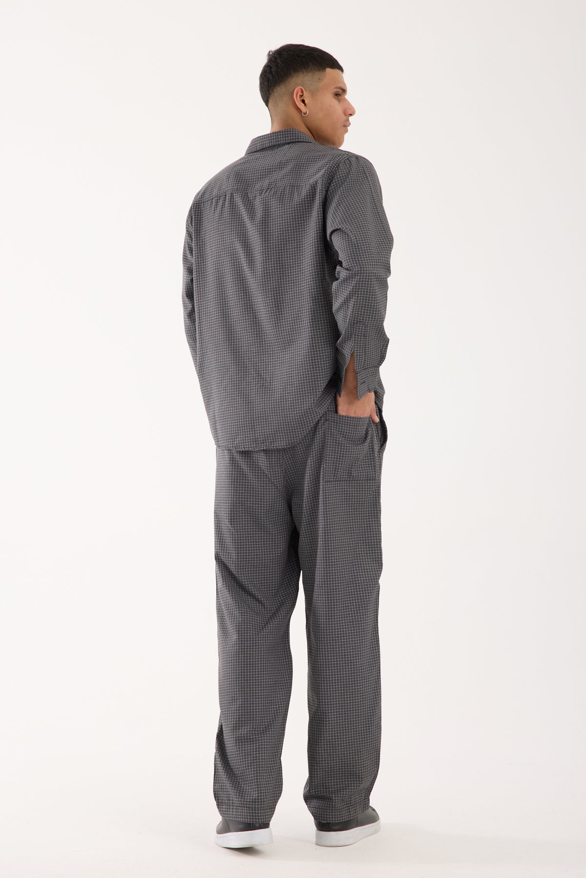 color:gray