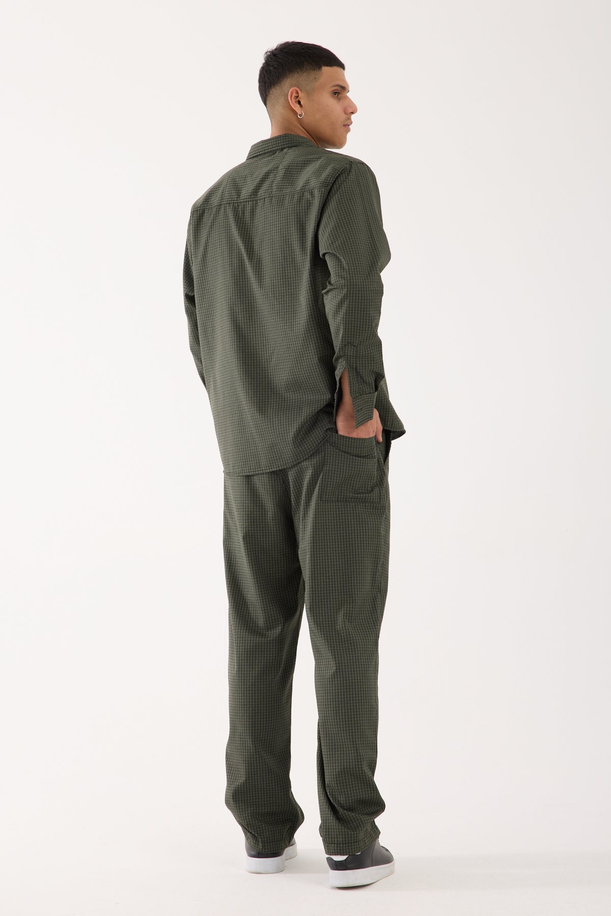 color:khaki