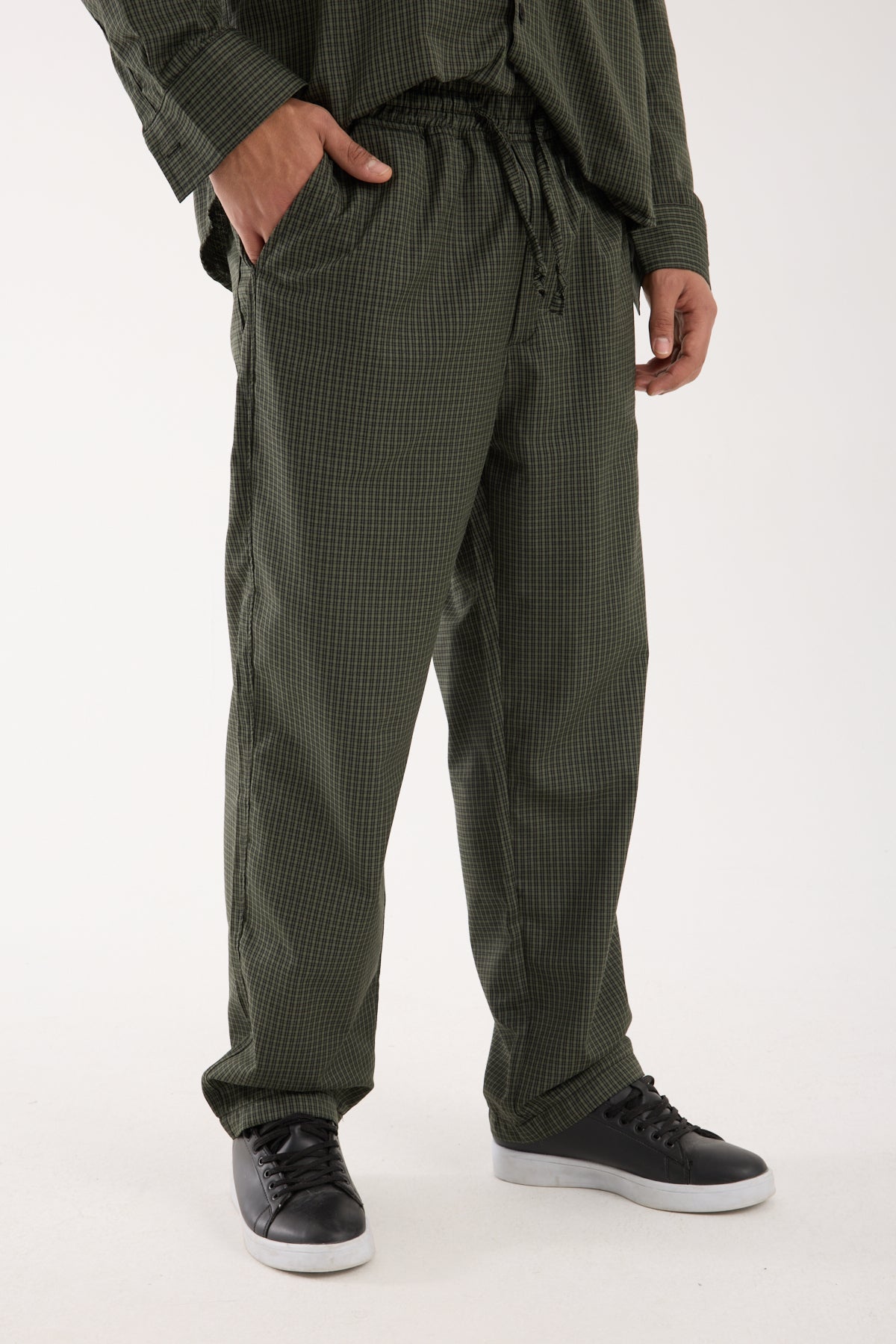 color:khaki