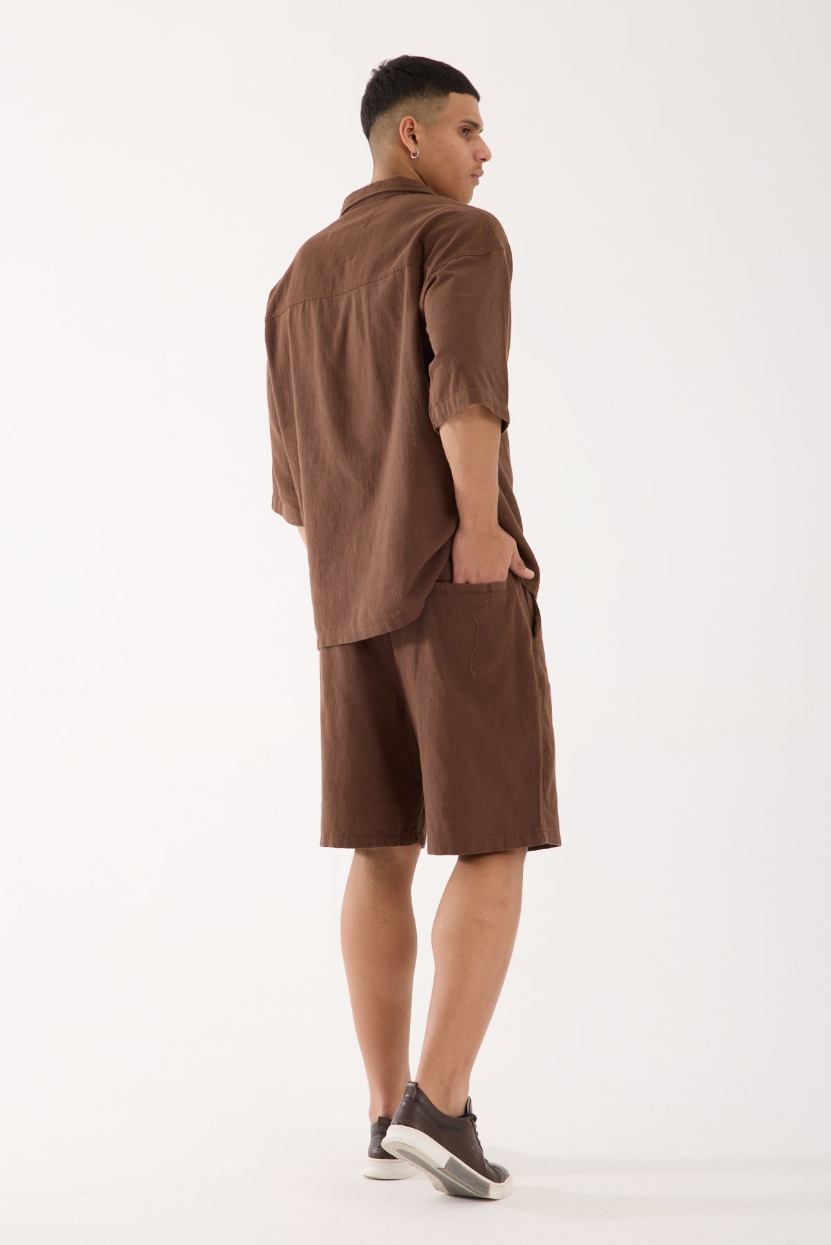 color:brown 