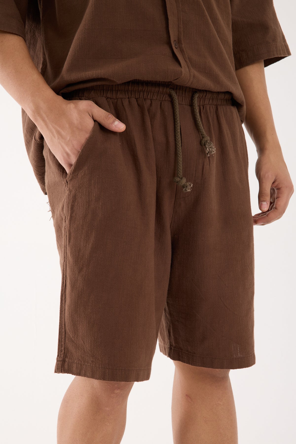 color:brown 