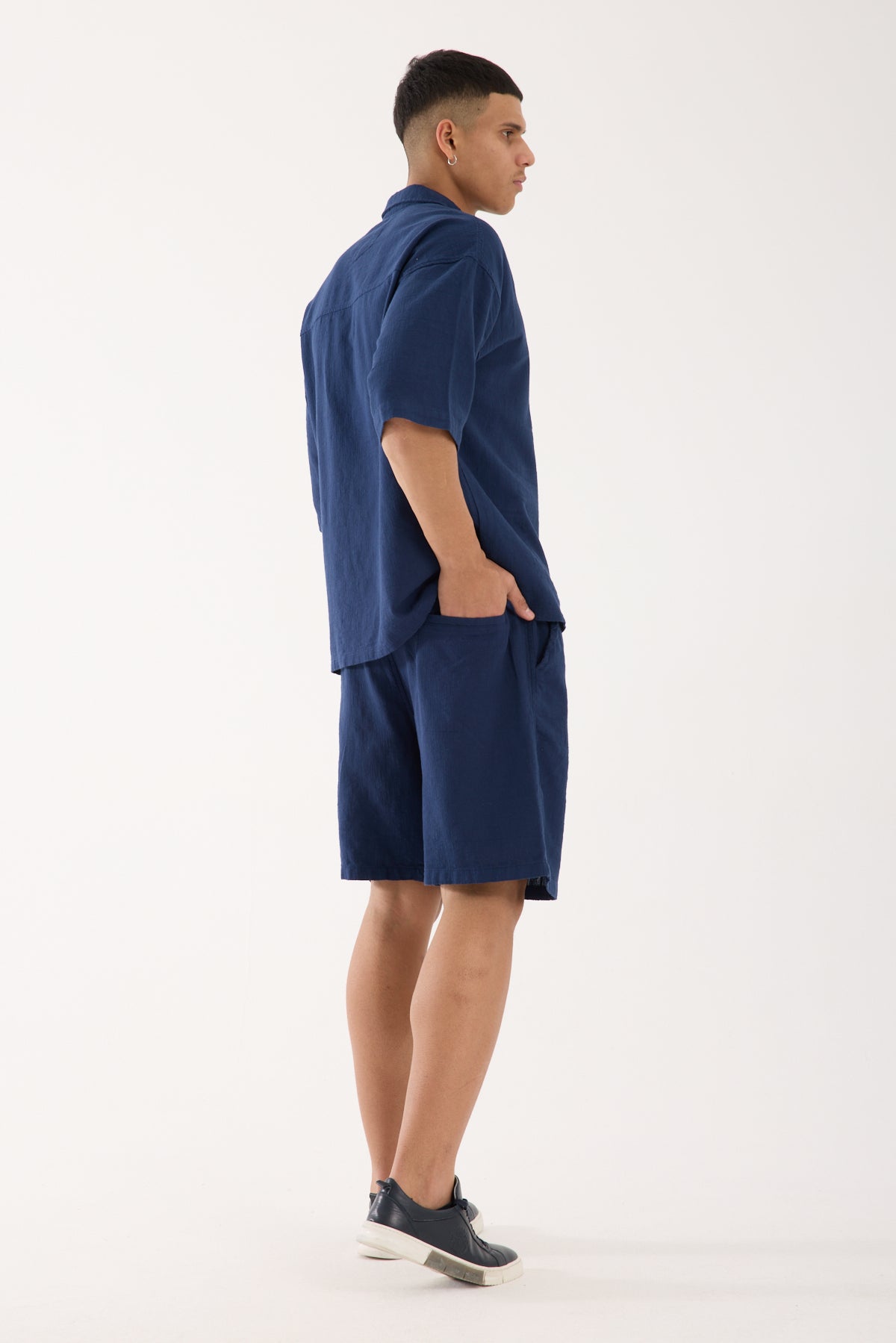 color:navy