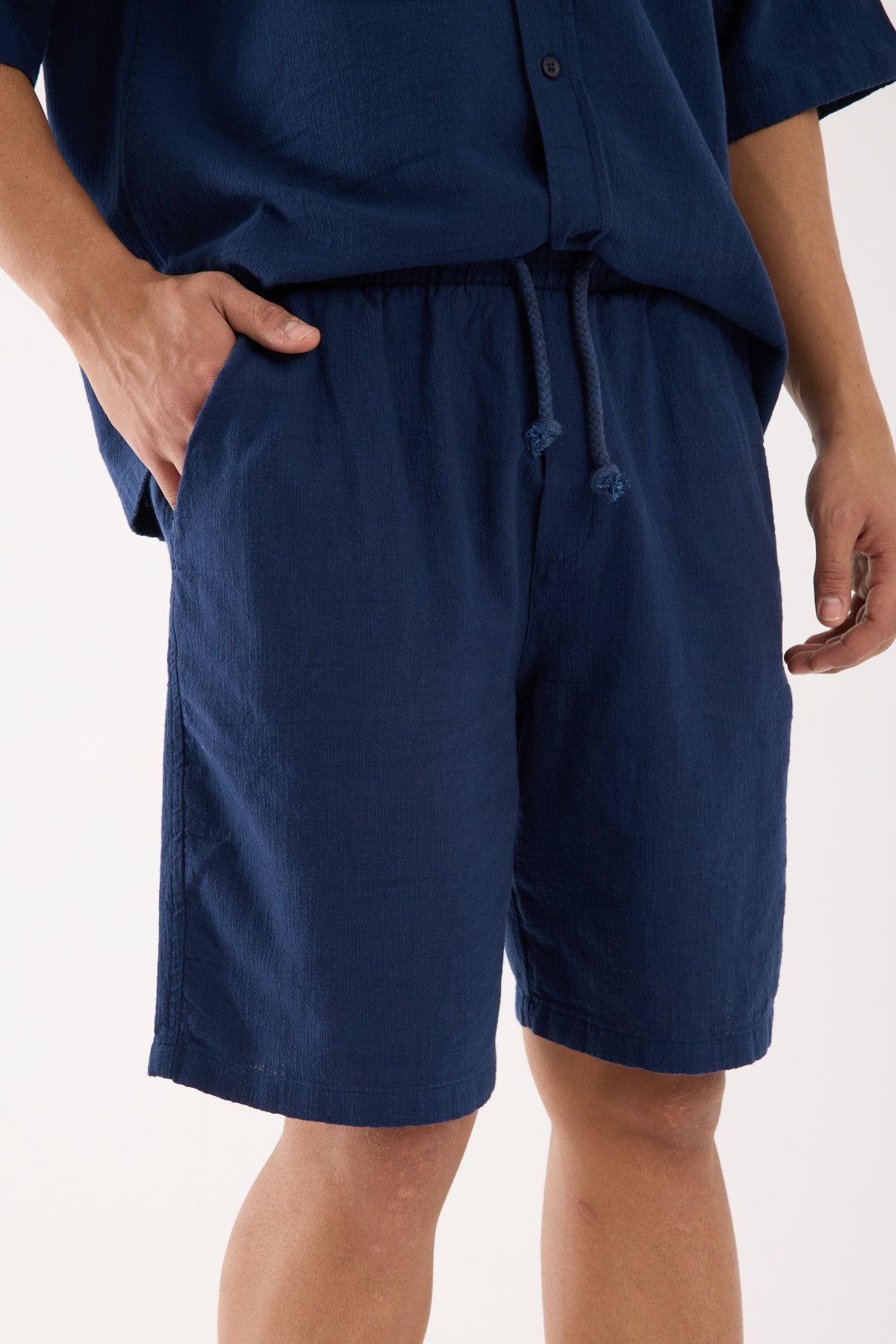 color:navy