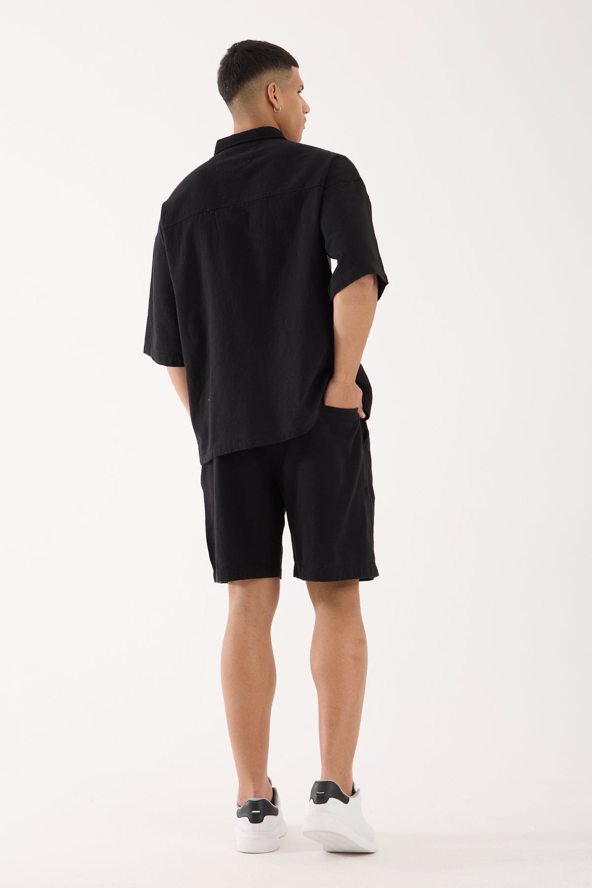 color:black