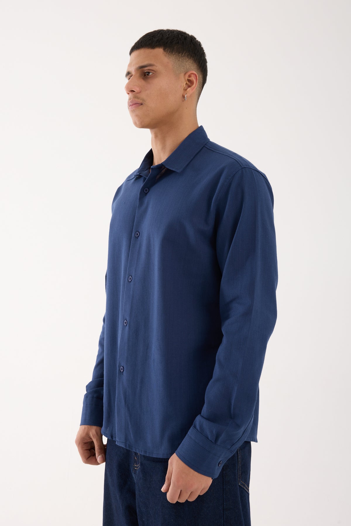color:navy