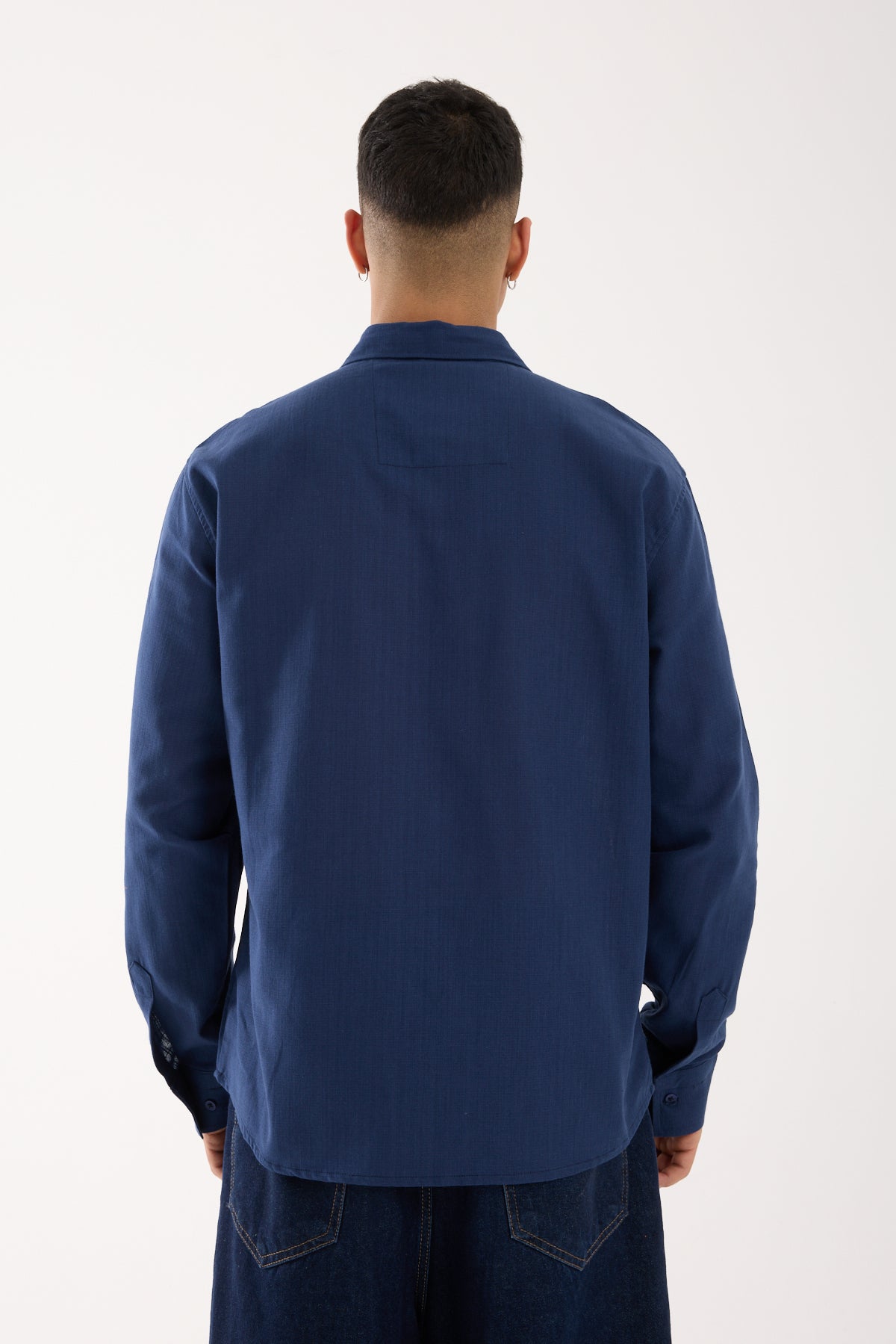 color:navy