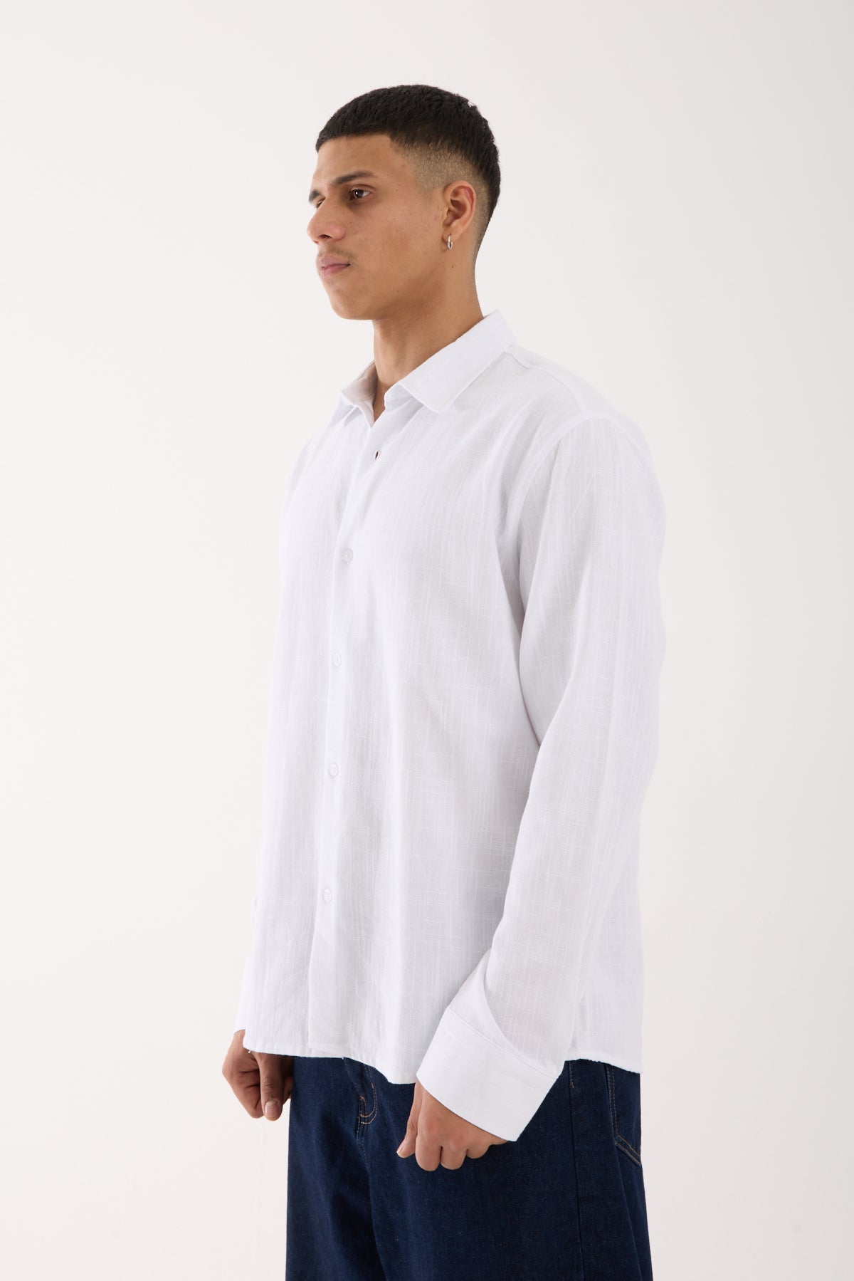 color:white