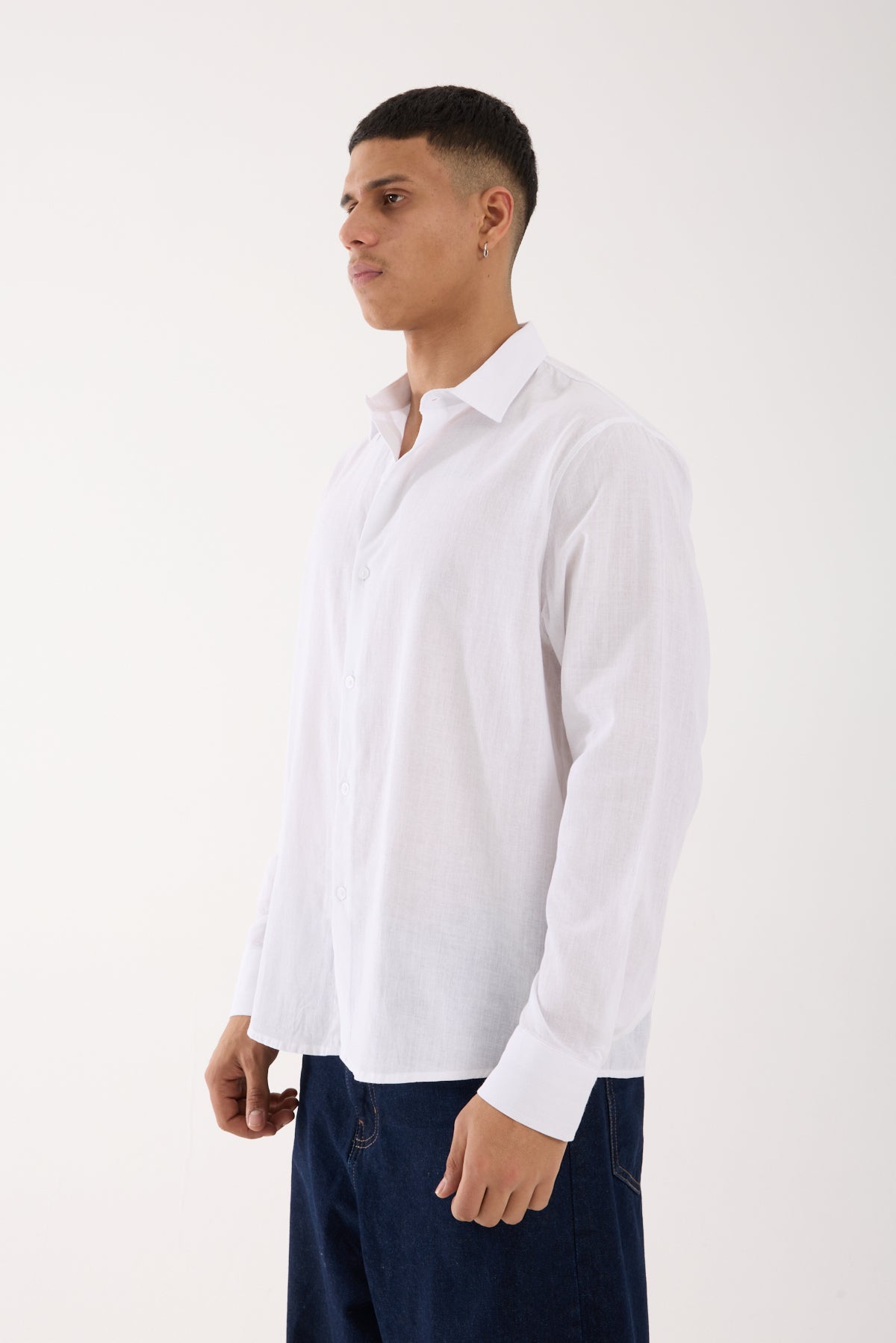 color:white