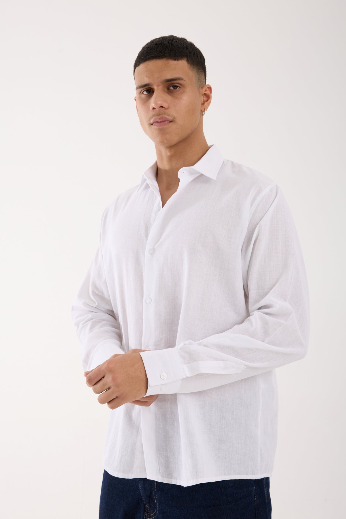 color:white