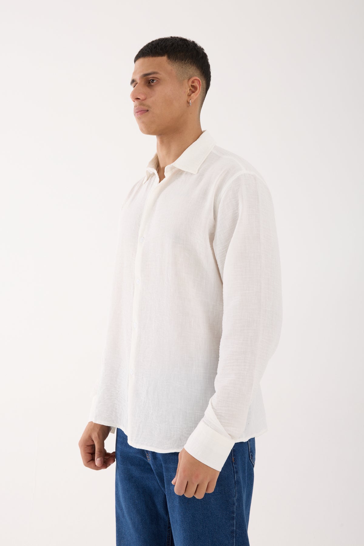 color:white
