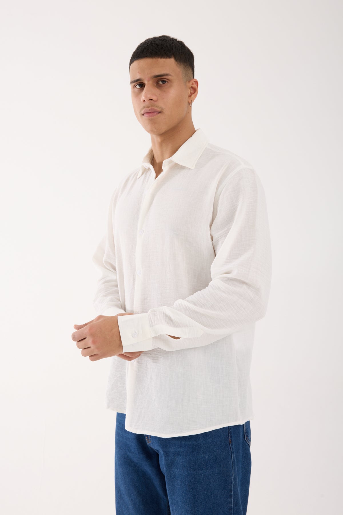 color:white