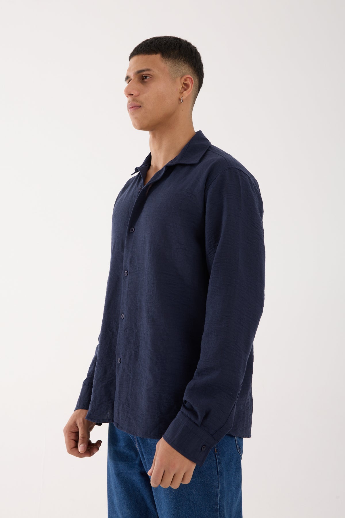 color:navy