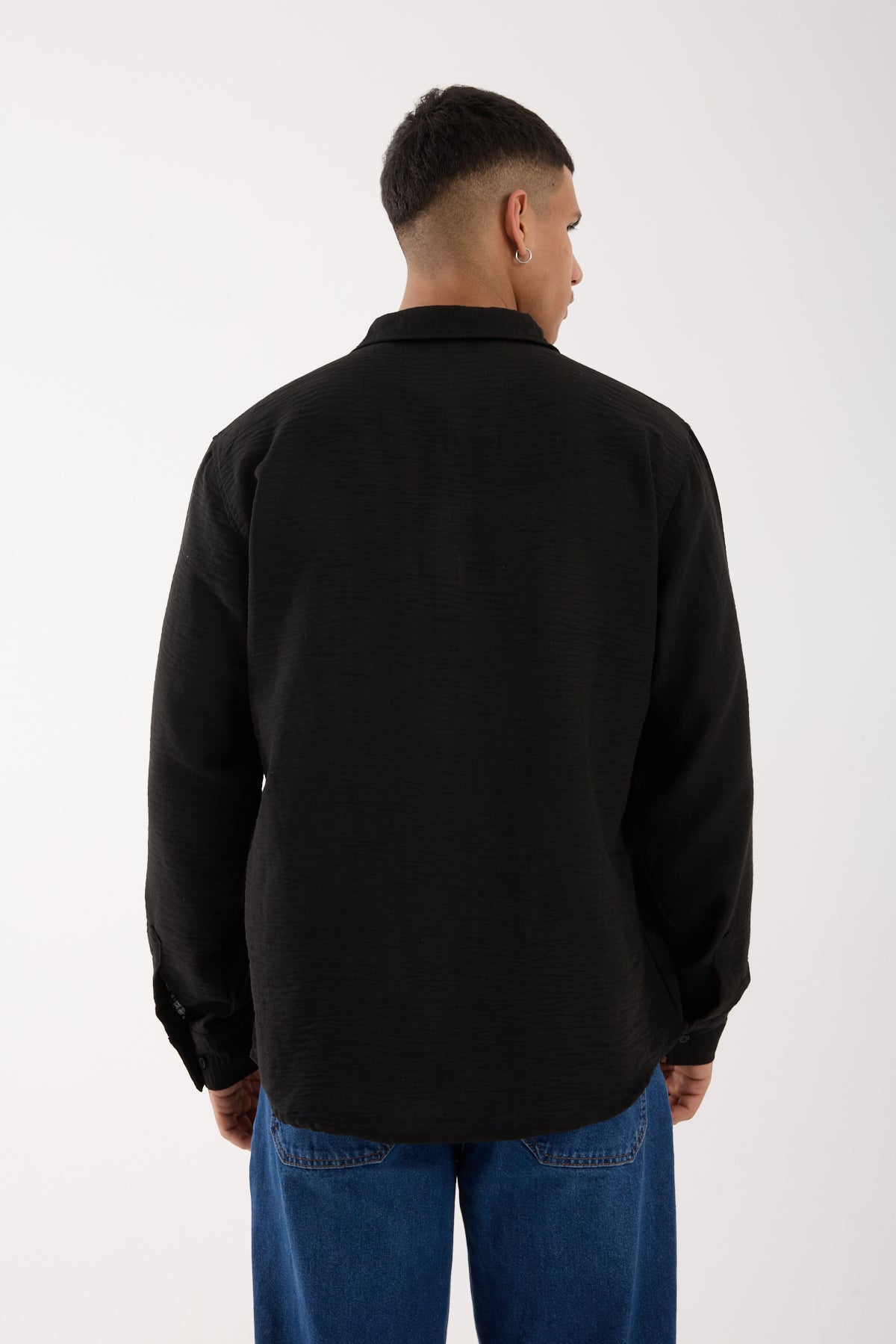 color:black