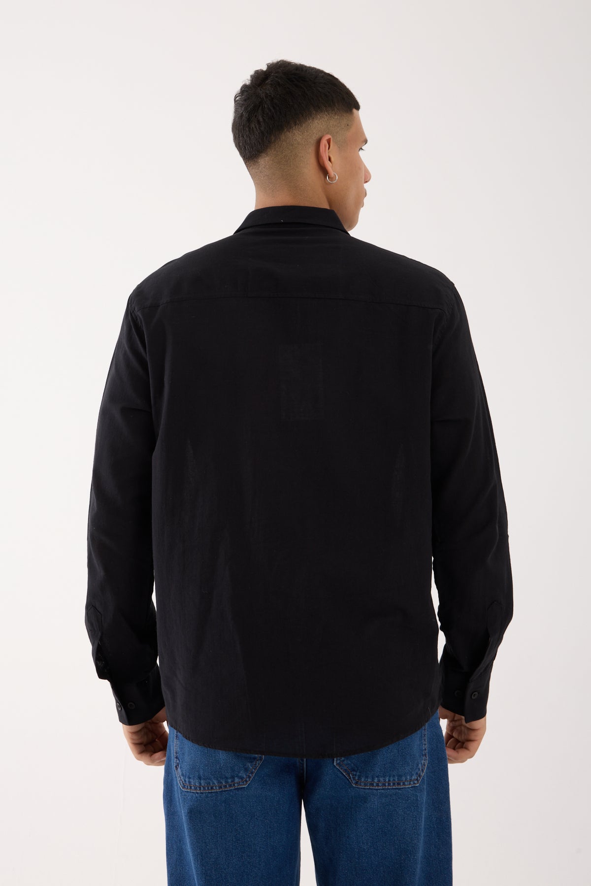 color:black