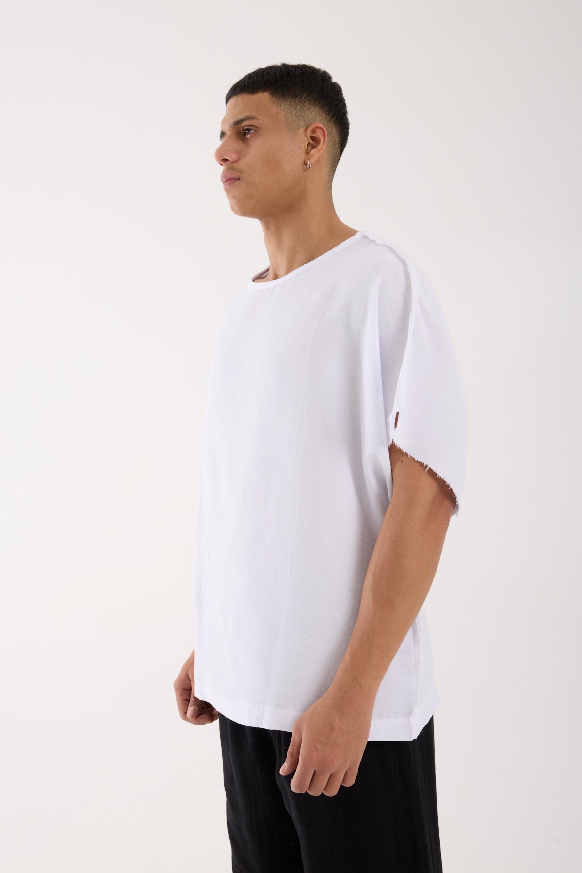 color:white