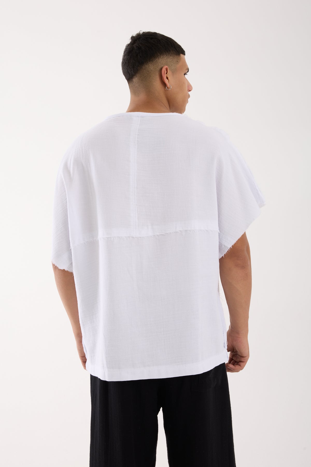 color:white