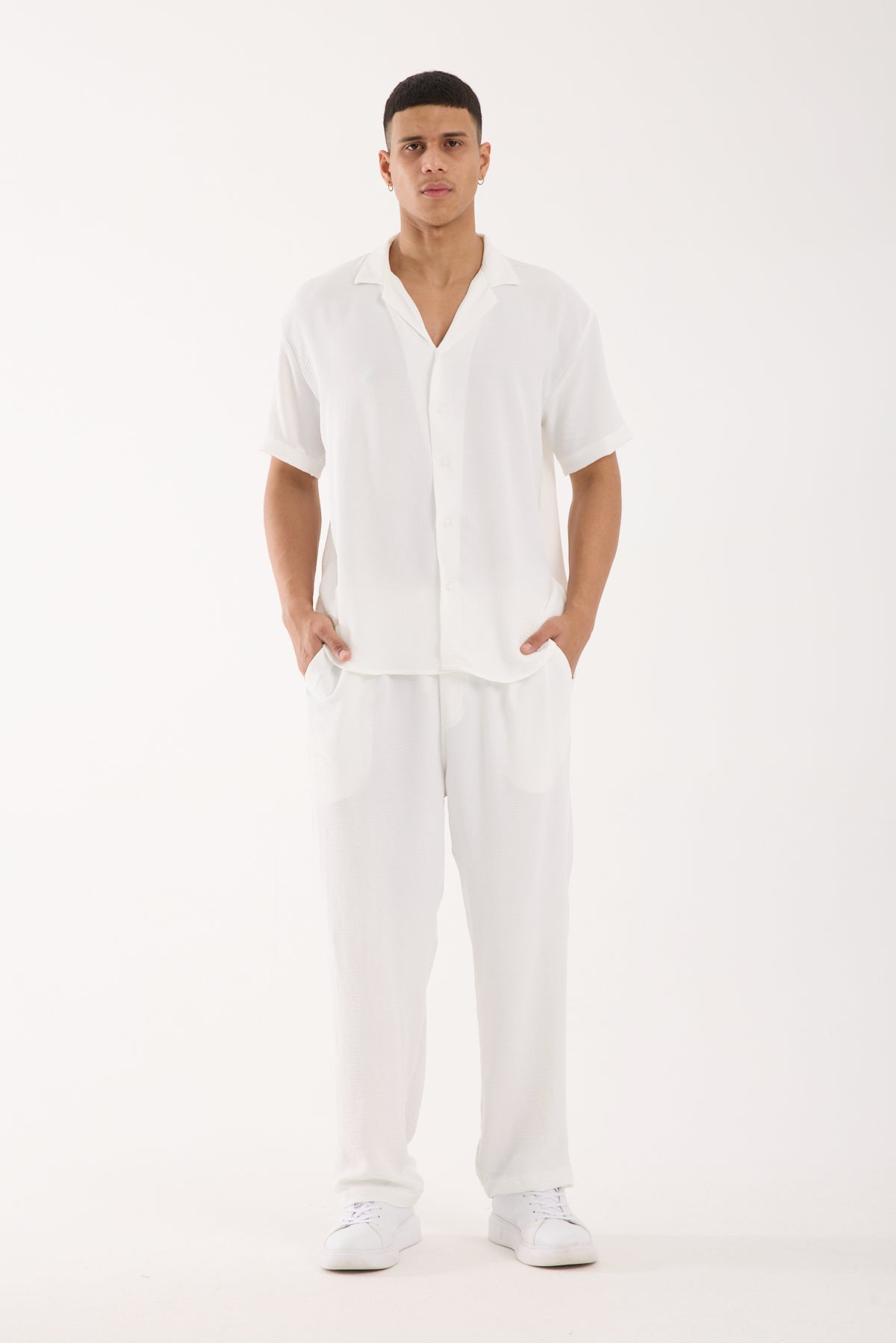 color:white