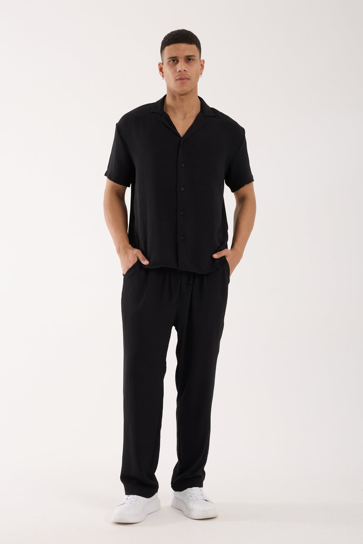 color:black