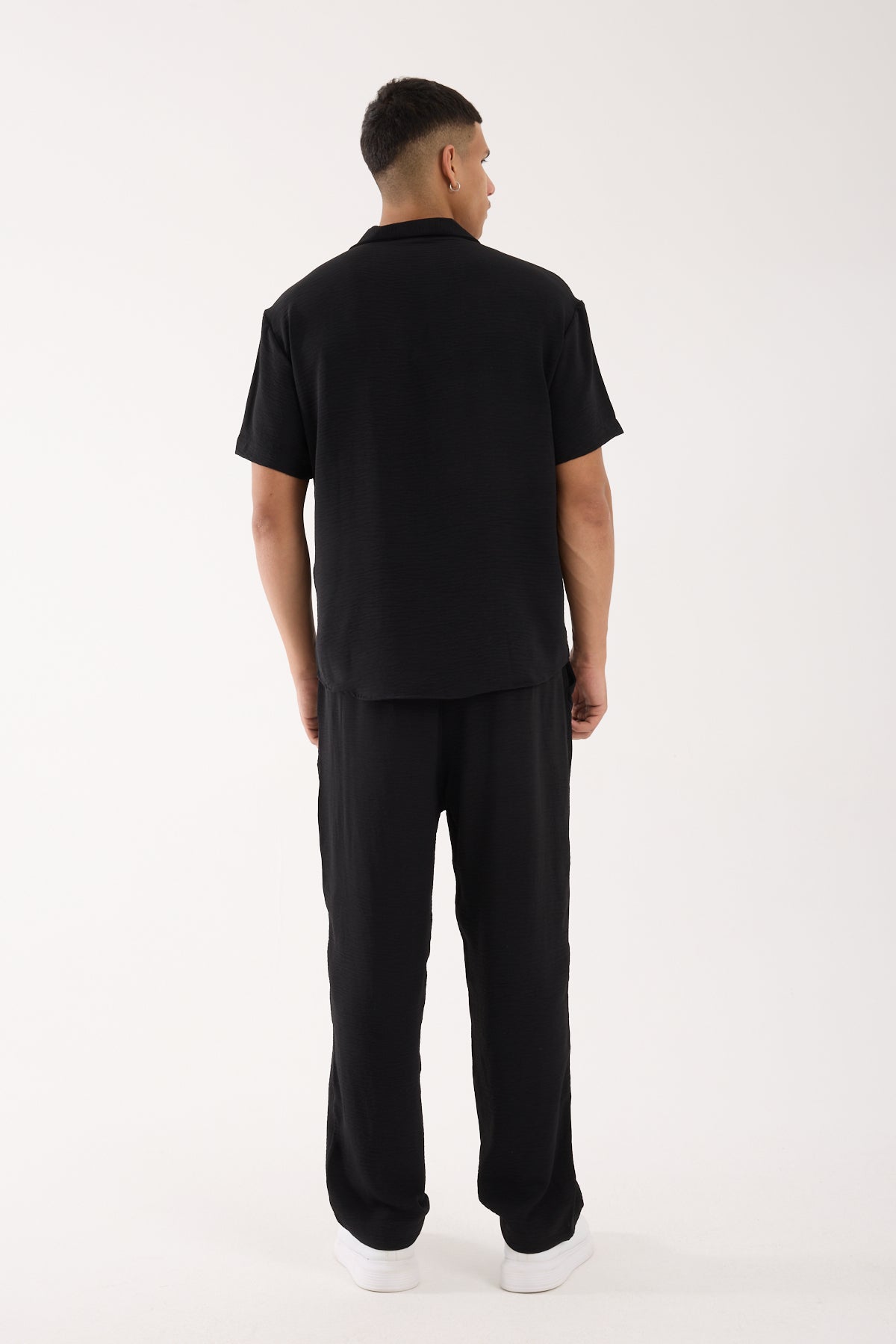 color:black