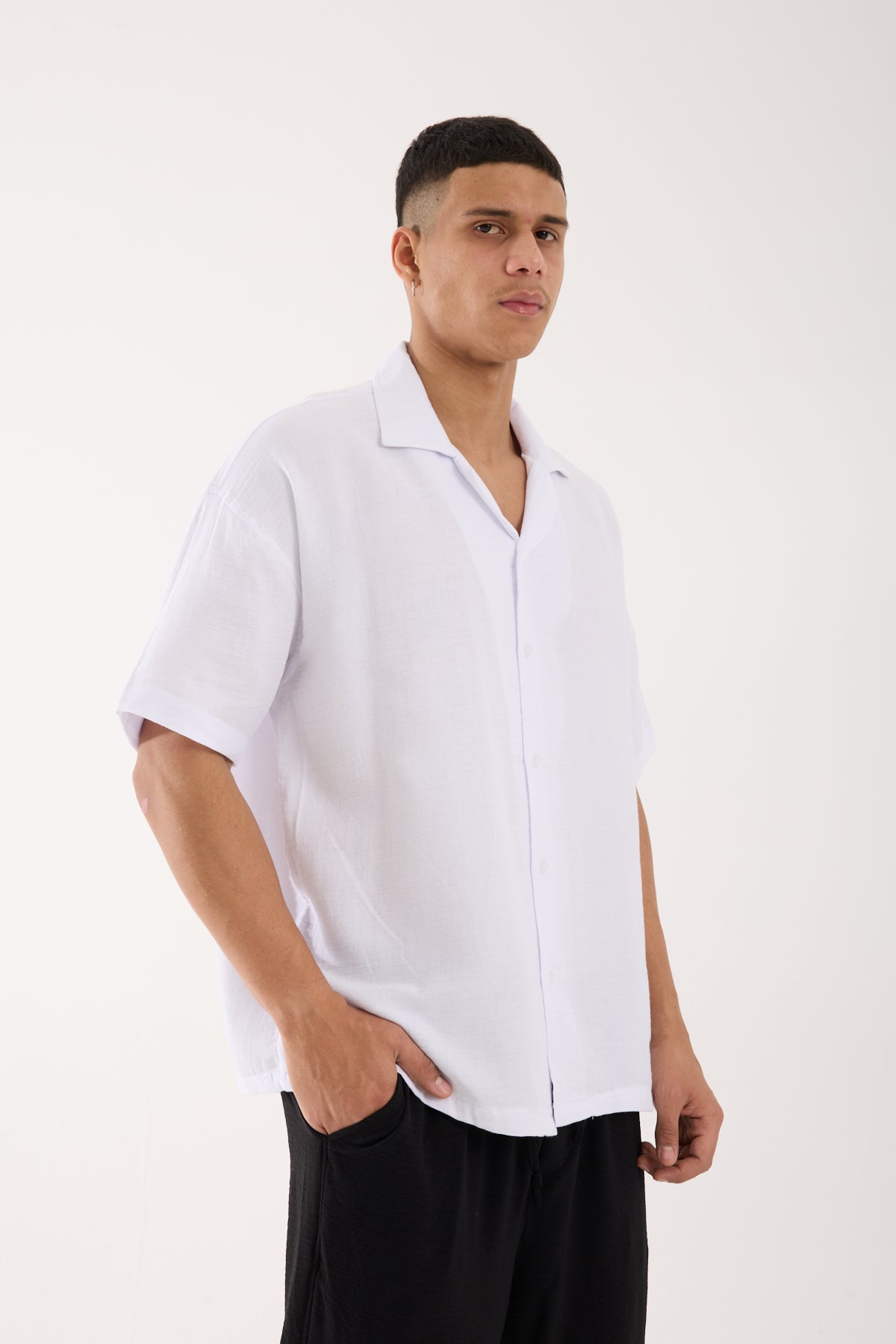 color:white