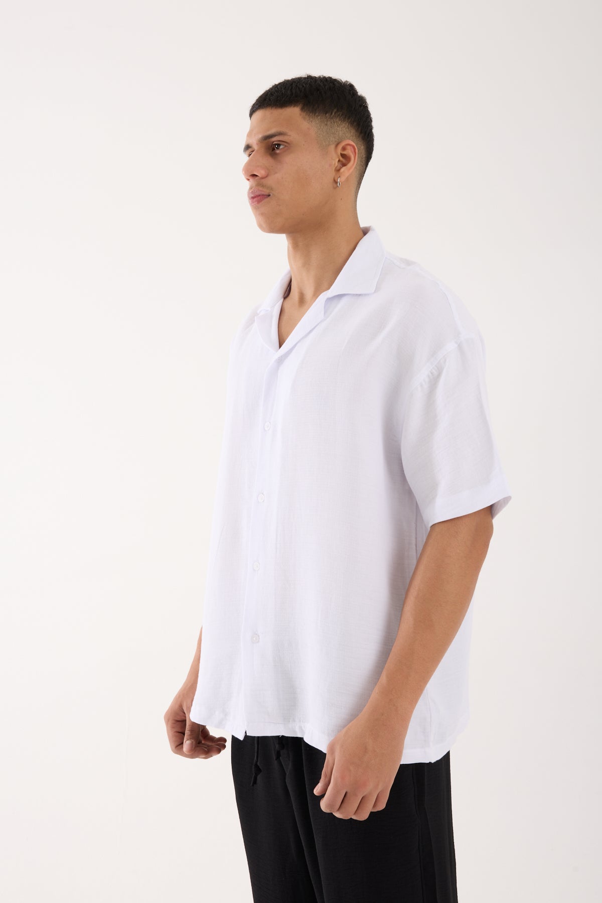 color:white