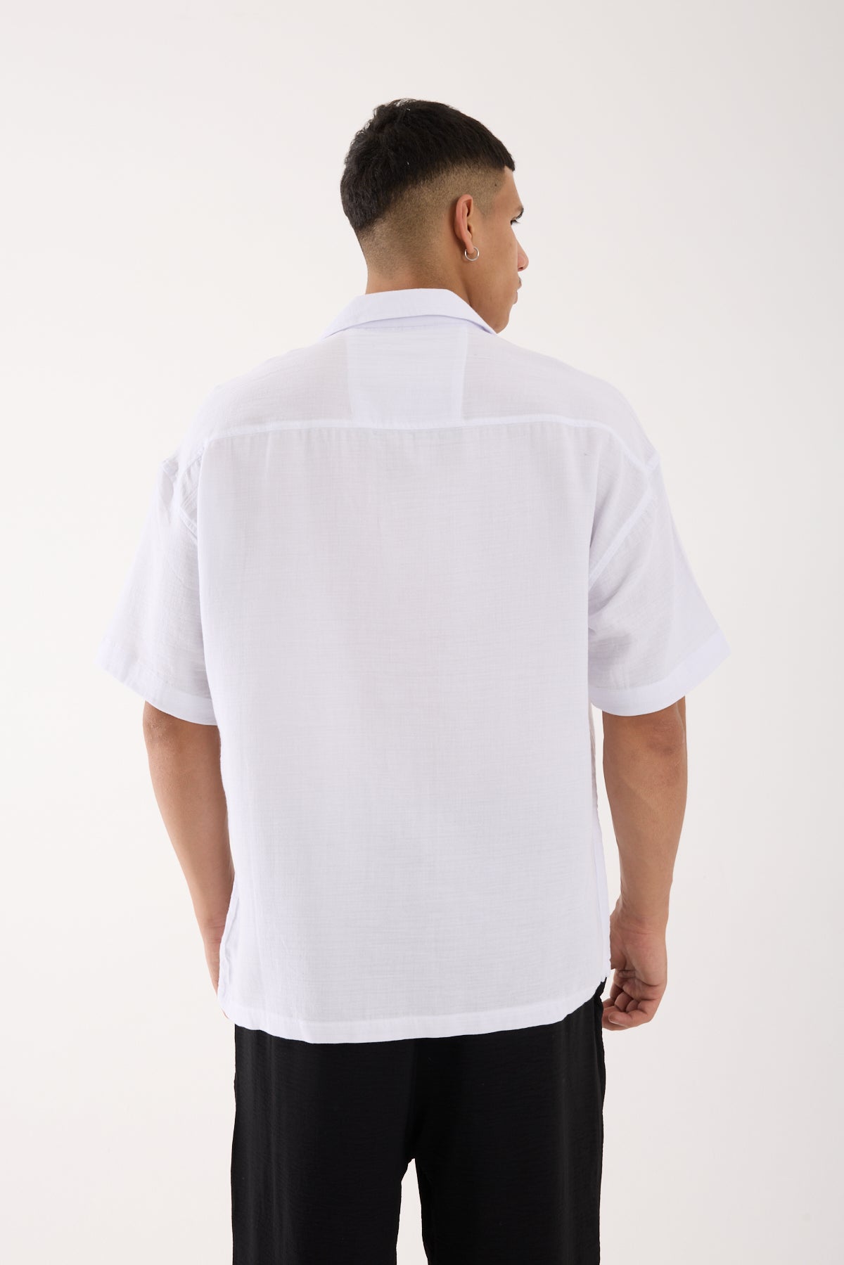 color:white