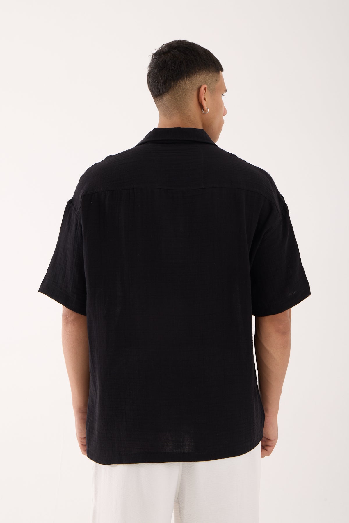 color:black