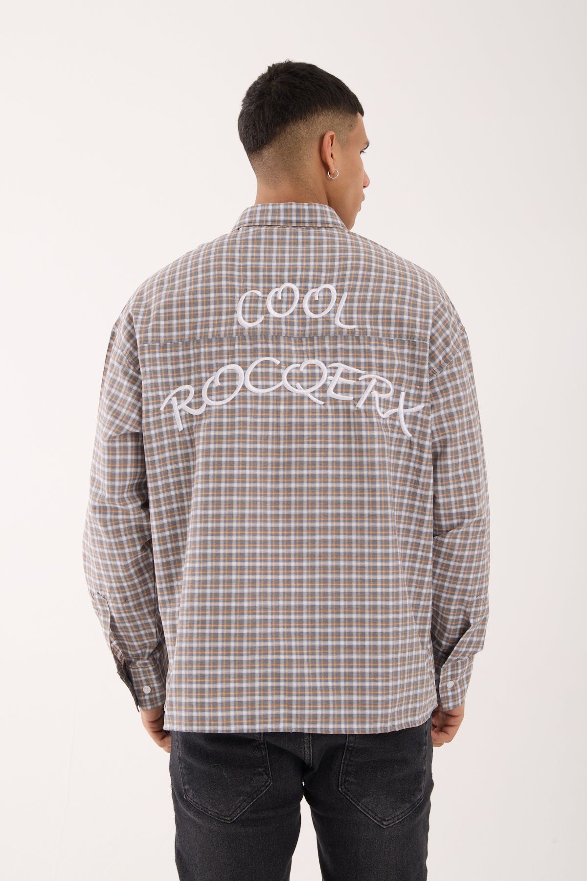 color:gray