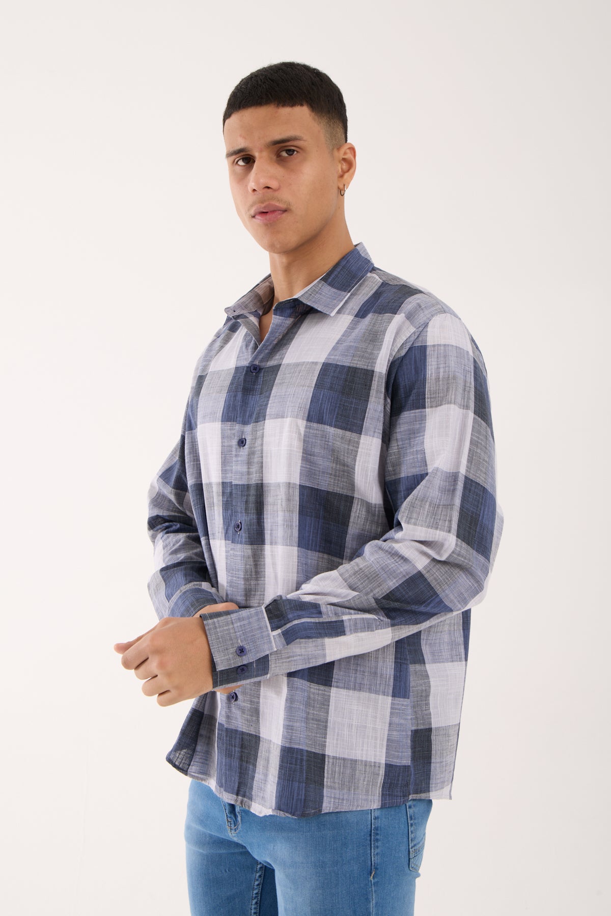 color:navy