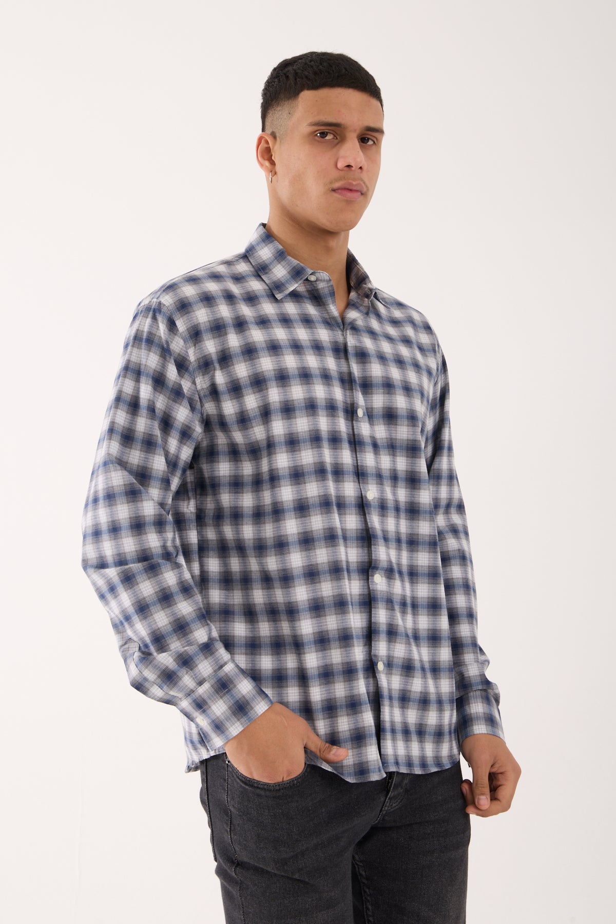 color:navy