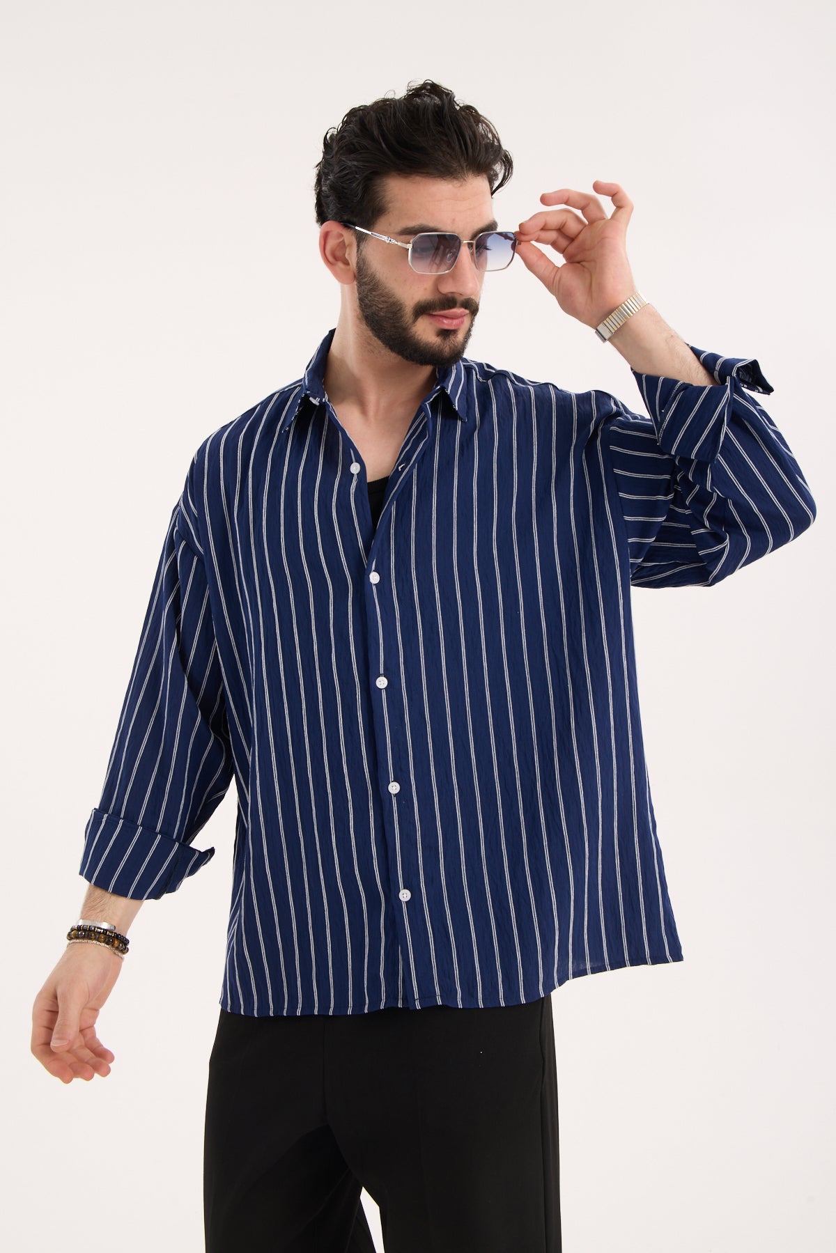 color:navy
