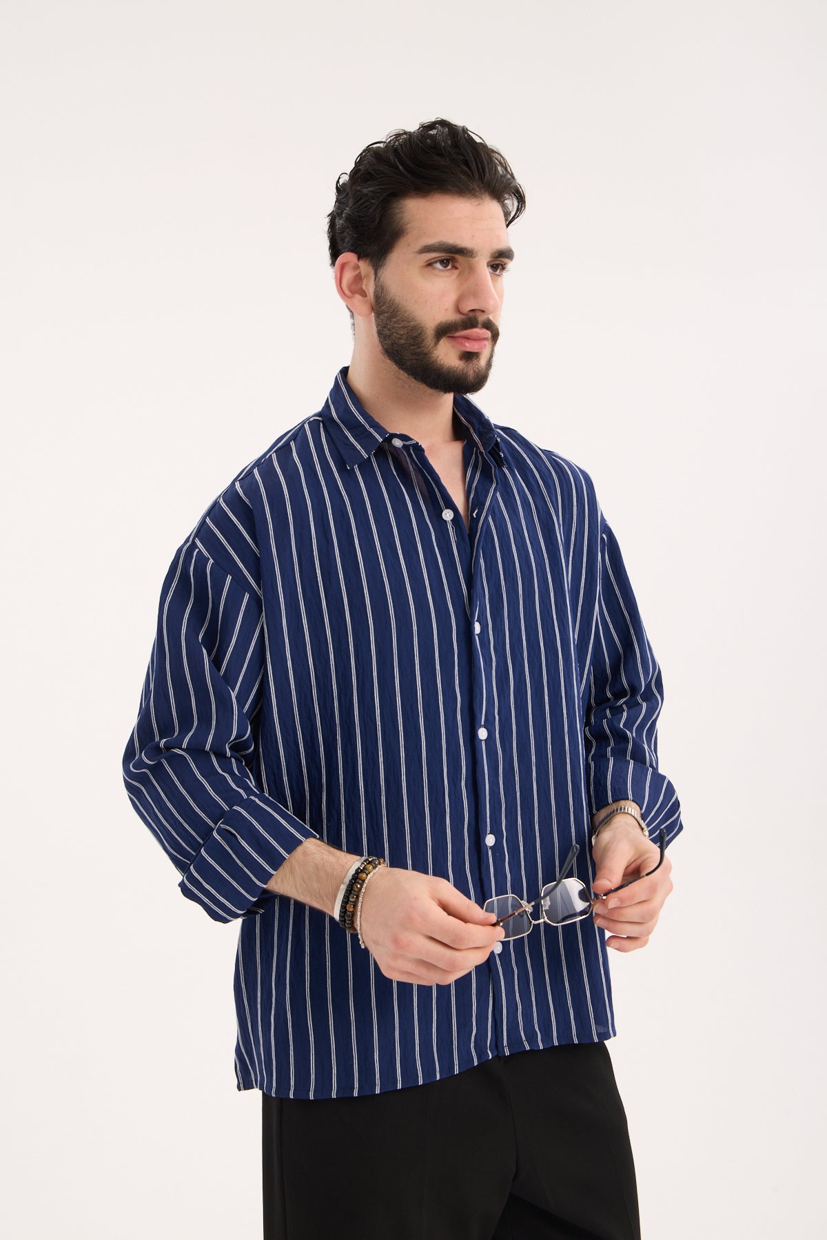 color:navy
