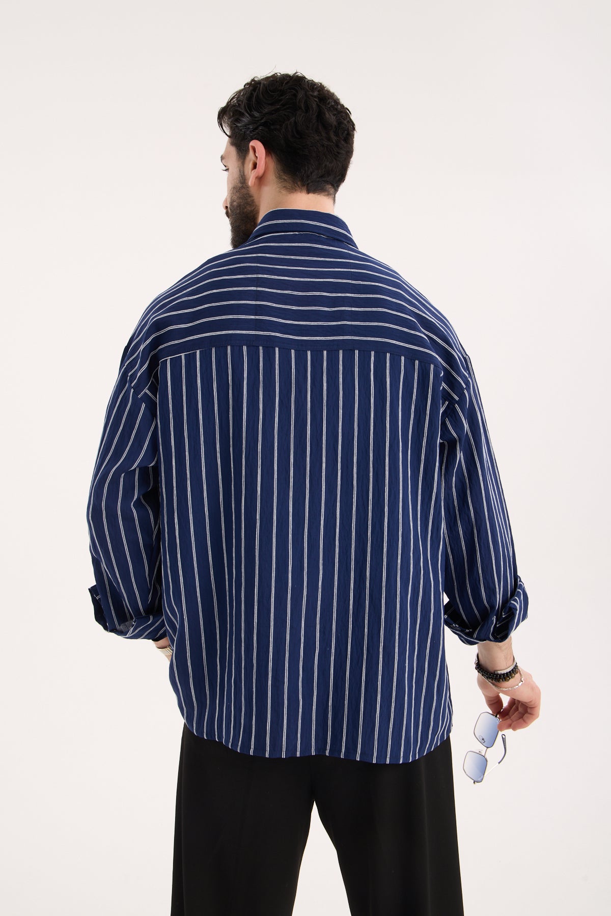 color:navy