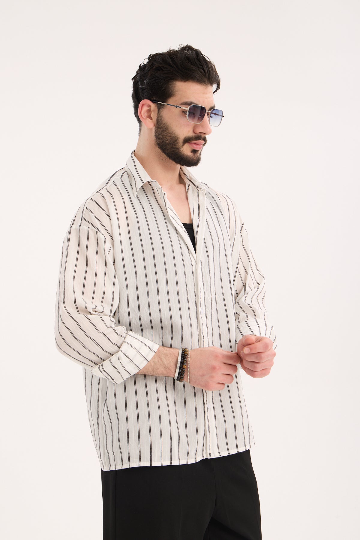  color:white