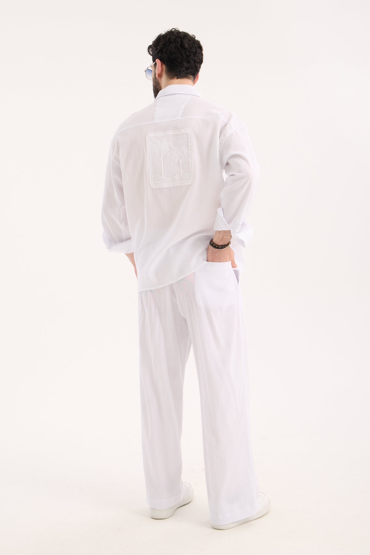  color:white
