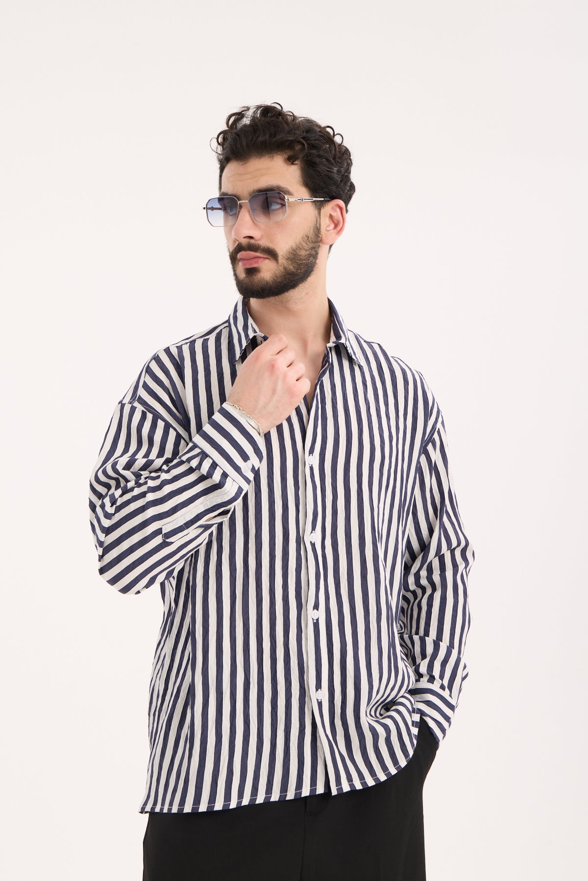 color:navy