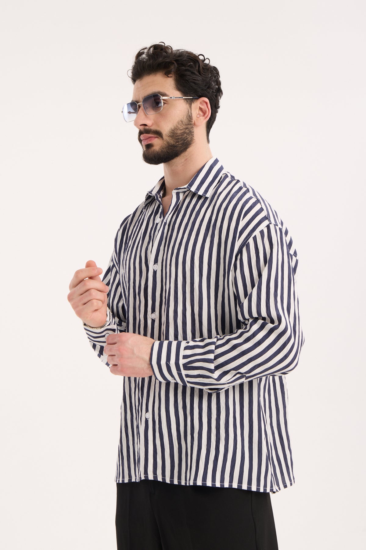 color:navy