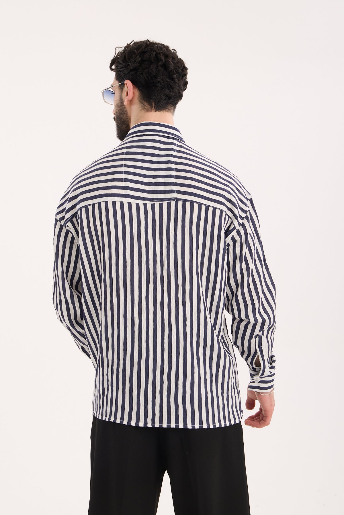 color:navy