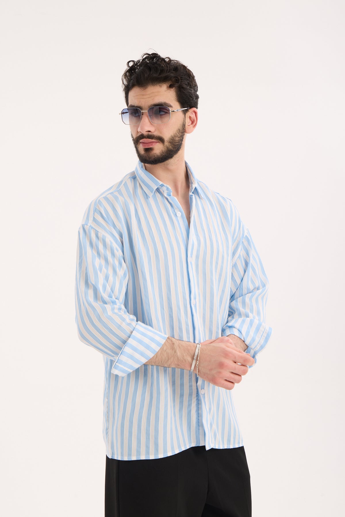 color:light blue 