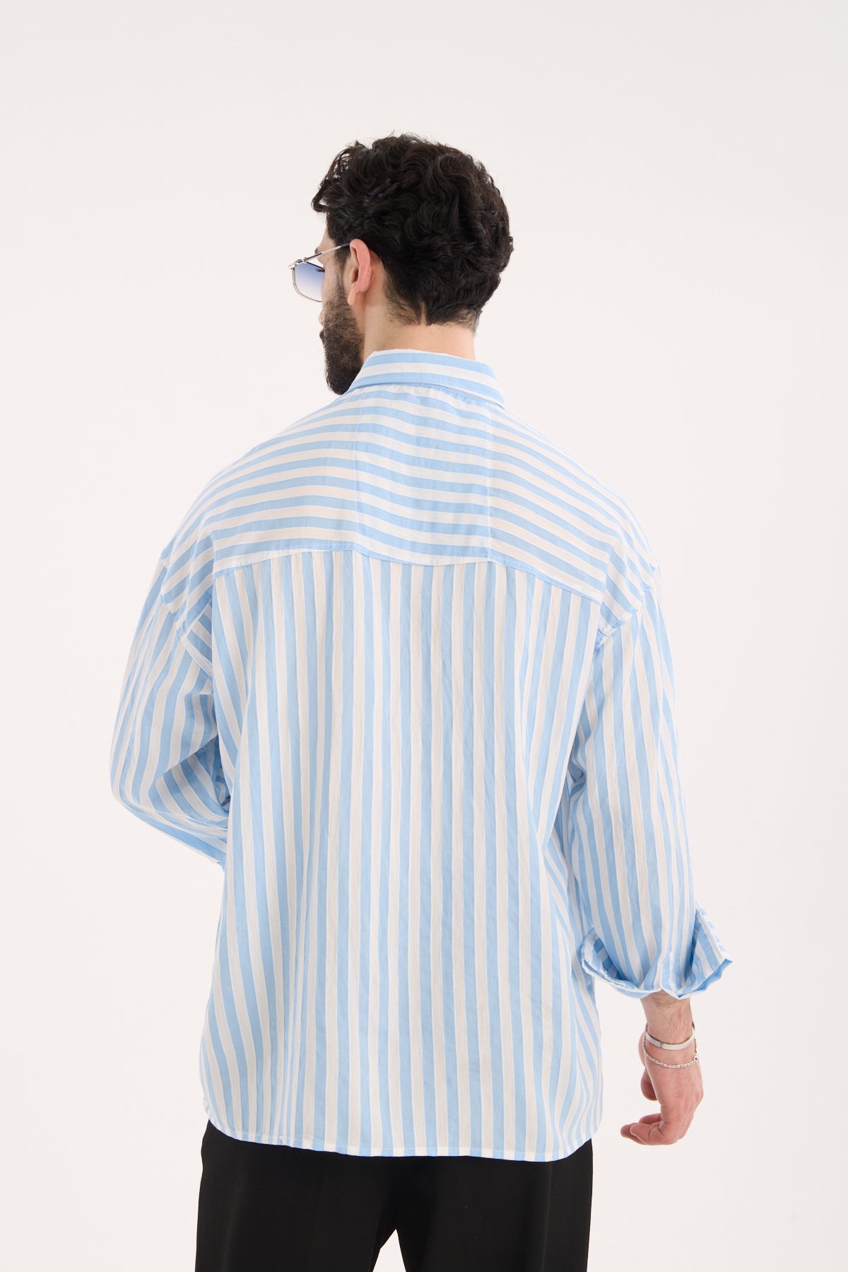 color:light blue 