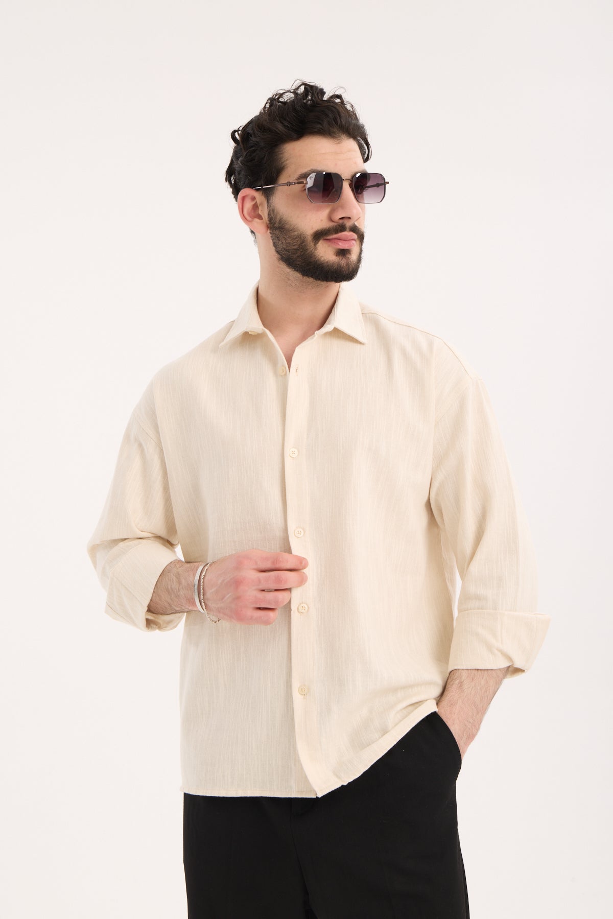 color:beige