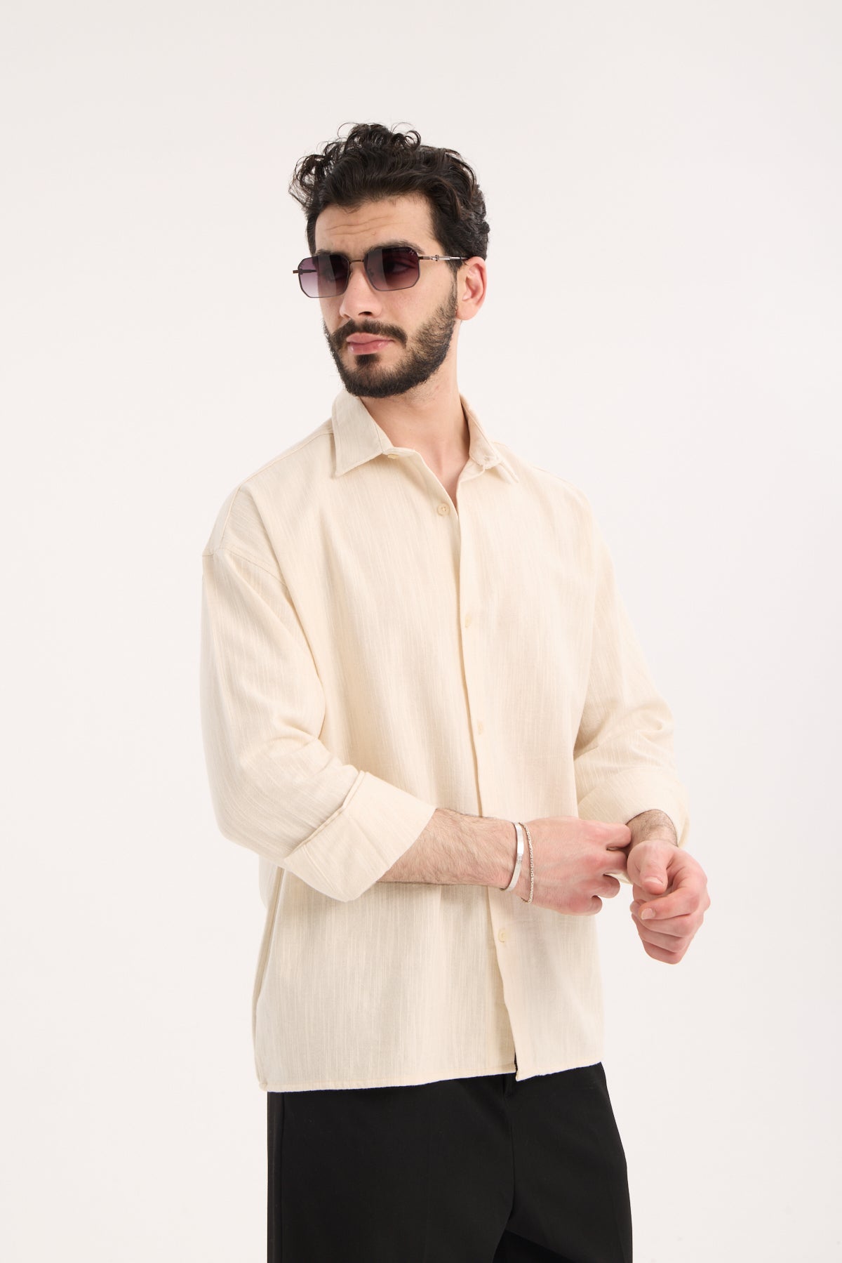 color:beige